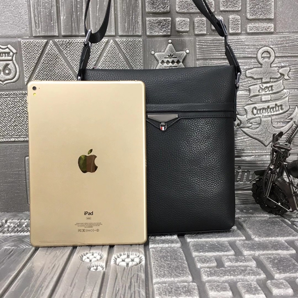 スーパーコピーブランドバッグ背面デザイン